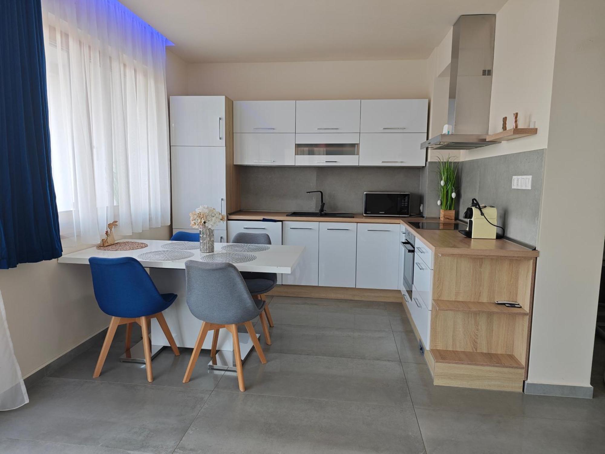 Gamma Apartmanok Es Jakuzzi 미슈콜츠 객실 사진
